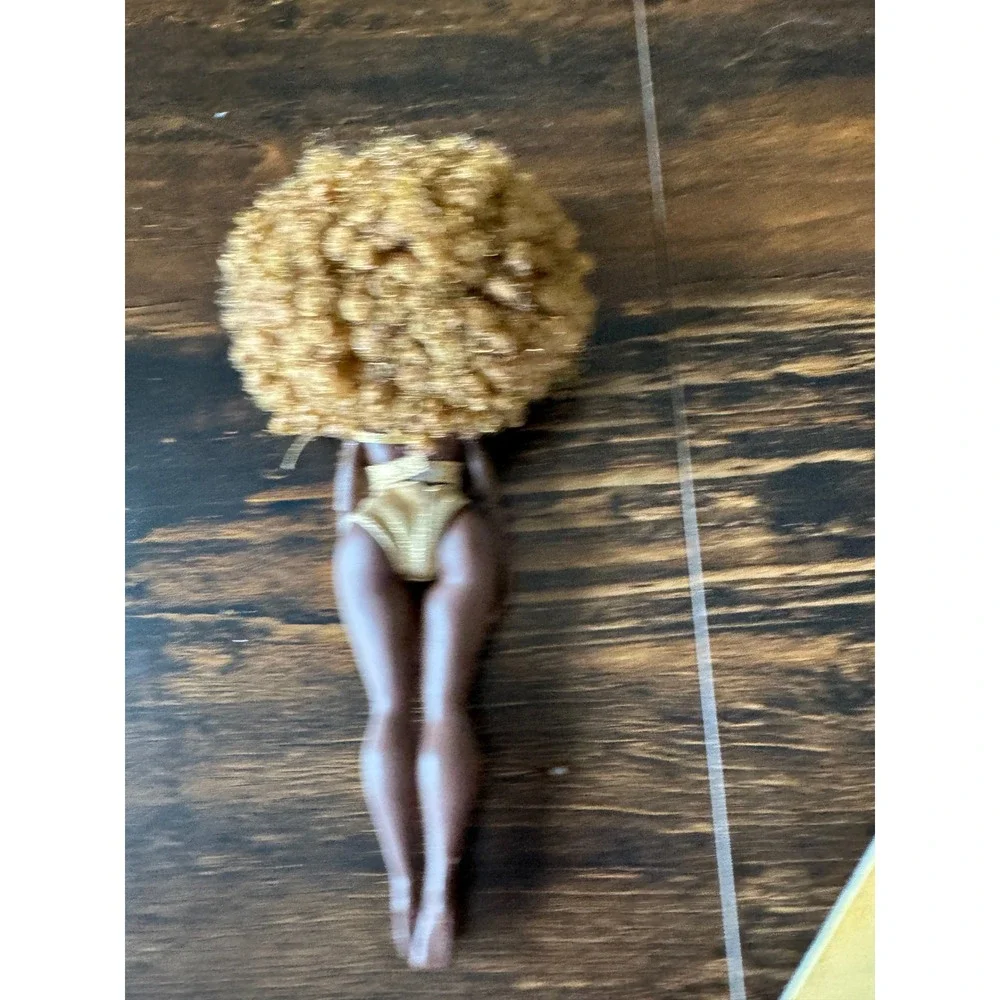 MGA LOL Surprise OMG Royal Bee Fashion Doll Gold Swimsuit Afro Hair 9.5 inch_5